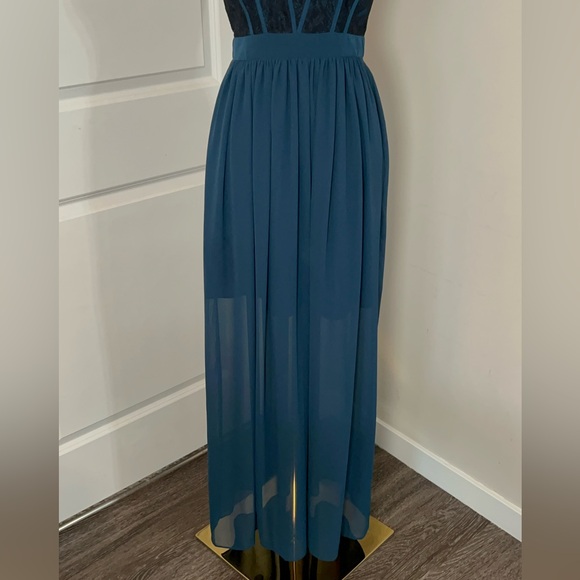 BCBG Generation, Women’s, Sleeveless, Lace, Chiffon, Full Length, Maxi, Dress. - Picture 4 of 12